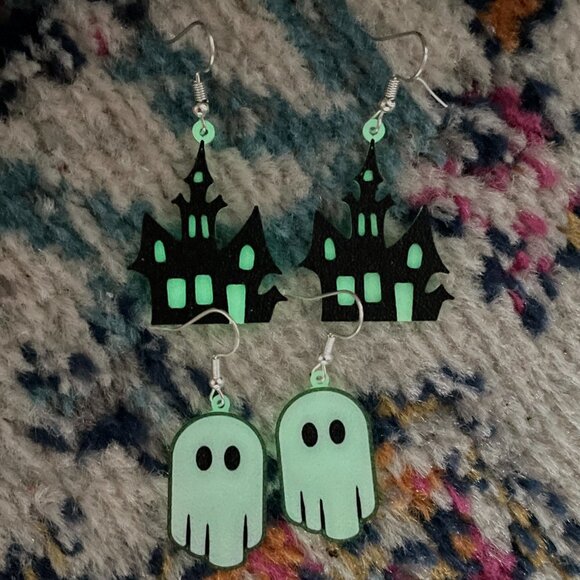 Set of 2 Glow In The Dark Halloween Earrings-Ghost Earrings-New! - Picture 2 of 2